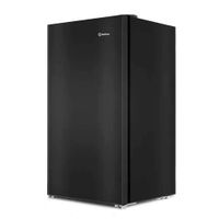 Frigobar Miray RM-93M con llave, enfriamiento Frost, 93 litros, repisas de vidrio templado, iluminación interior, negro